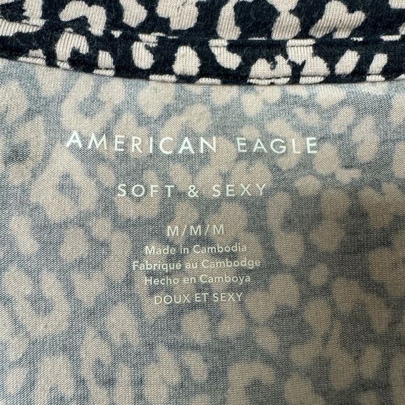 American Eagle Outfitters Black/Beige chic Relaxed Fit Top size Medium - Picture 7 of 8